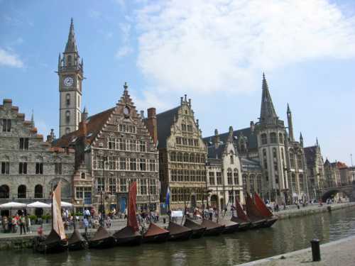 что можно подарить на новоселье родственникам и друзьям