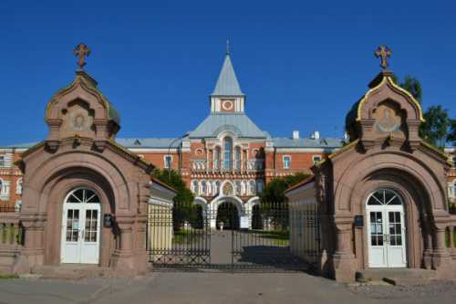 средняя зарплата экономиста в москве и других городах россии в 2018