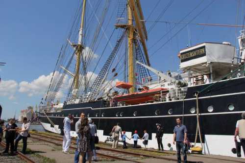 посетителей музея дали будет встречать ии-клон испанского художника